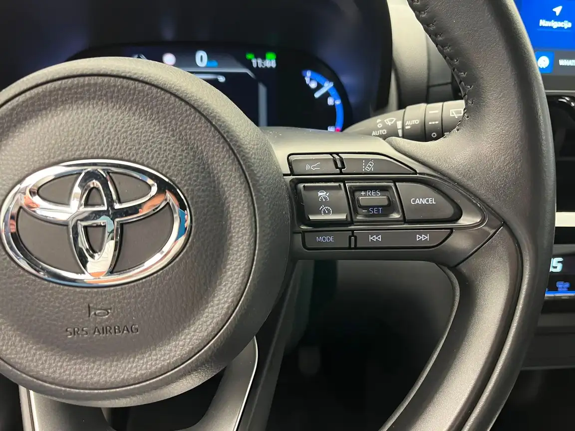 TOYOTA YARIS CROSS