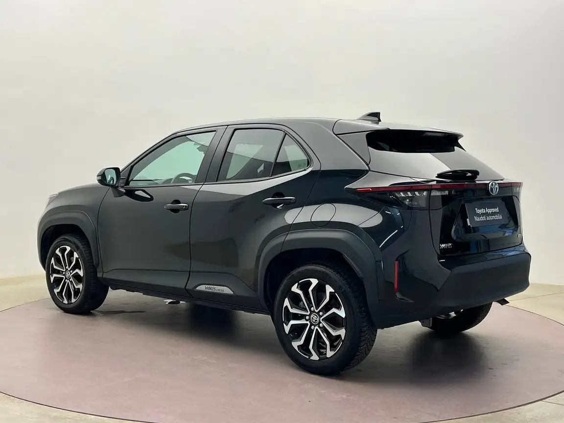 TOYOTA YARIS CROSS
