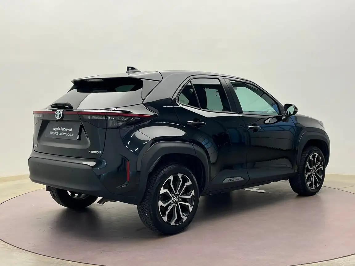 TOYOTA YARIS CROSS