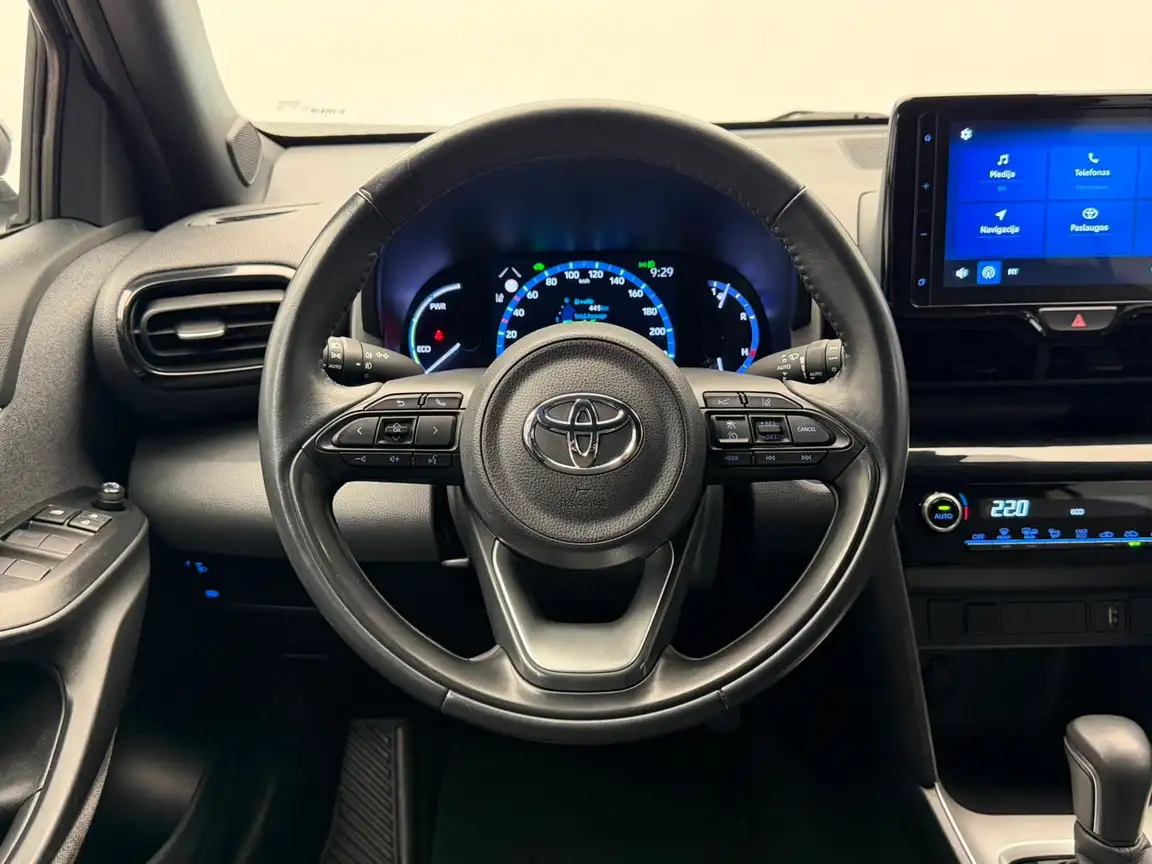 TOYOTA YARIS CROSS