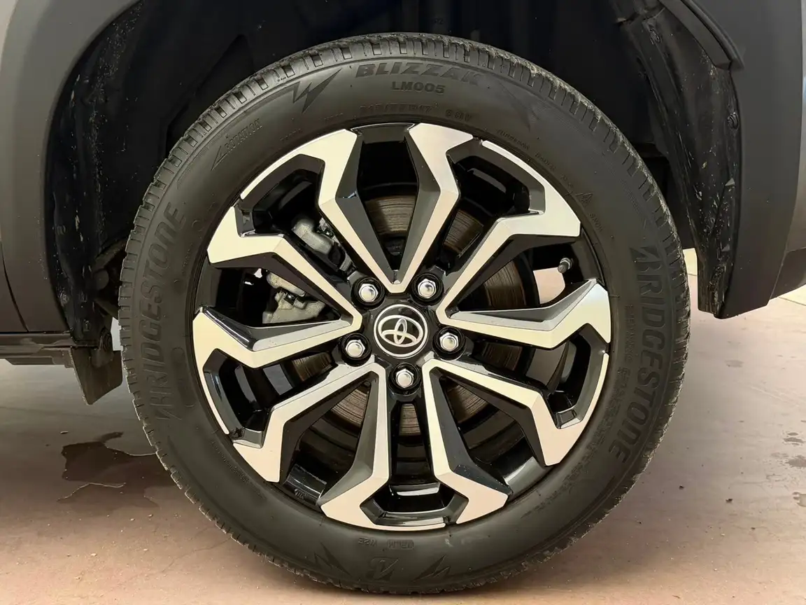 TOYOTA YARIS CROSS