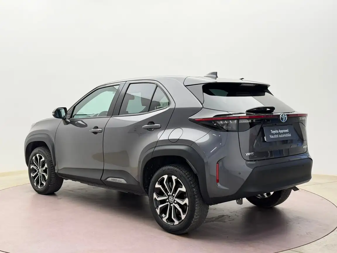 TOYOTA YARIS CROSS