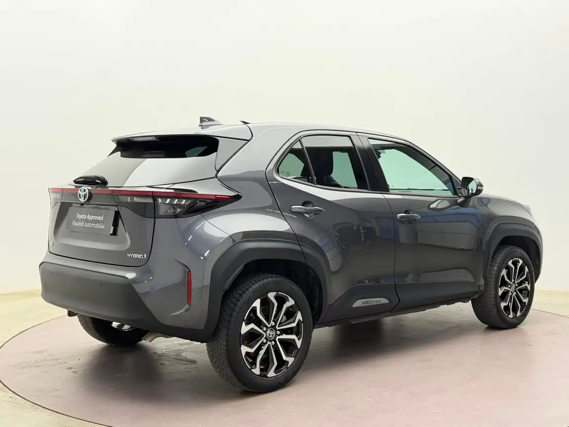 TOYOTA YARIS CROSS
