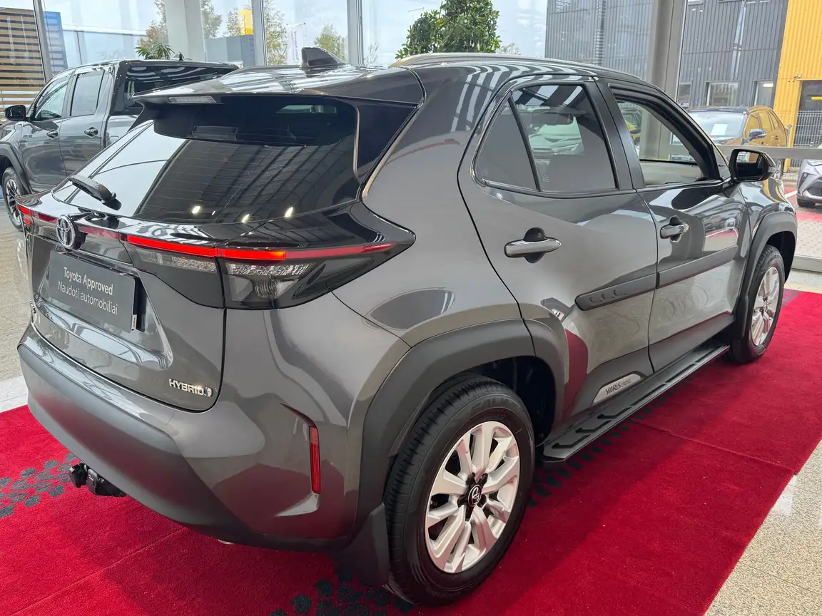 TOYOTA YARIS CROSS