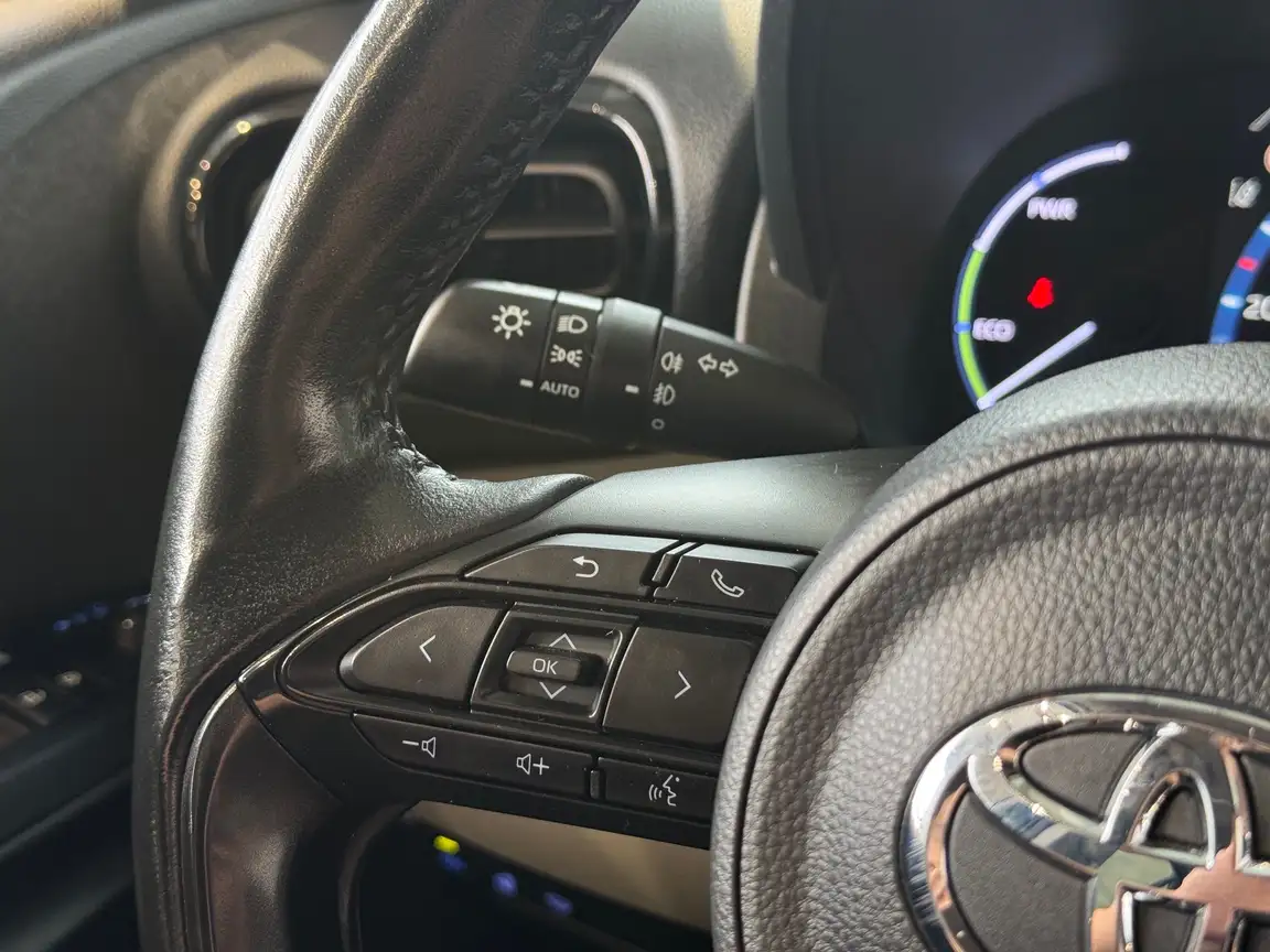TOYOTA YARIS CROSS