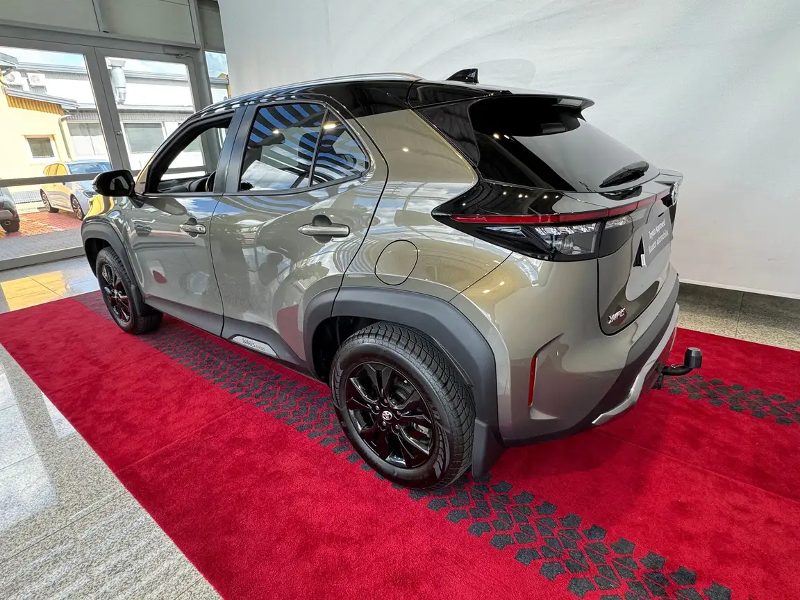 TOYOTA YARIS CROSS