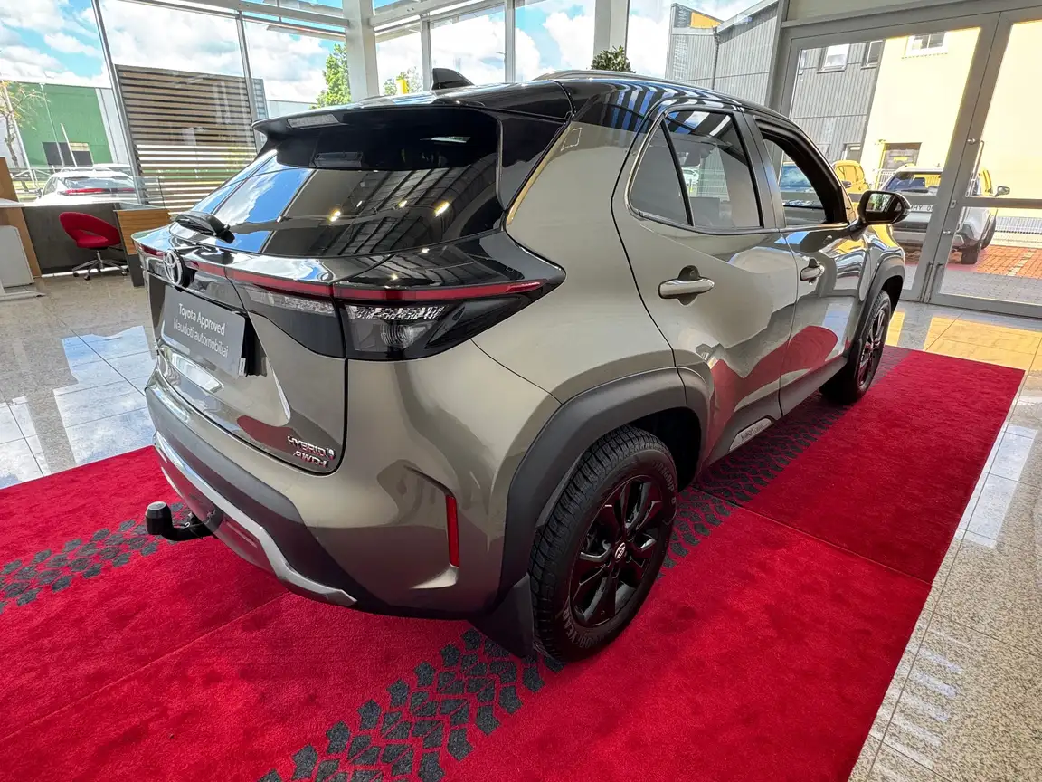TOYOTA YARIS CROSS