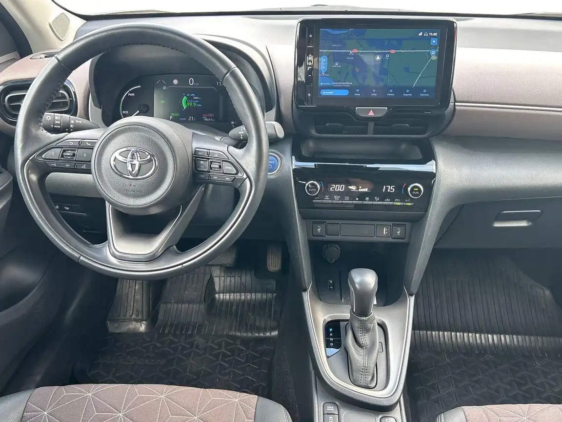 TOYOTA YARIS CROSS