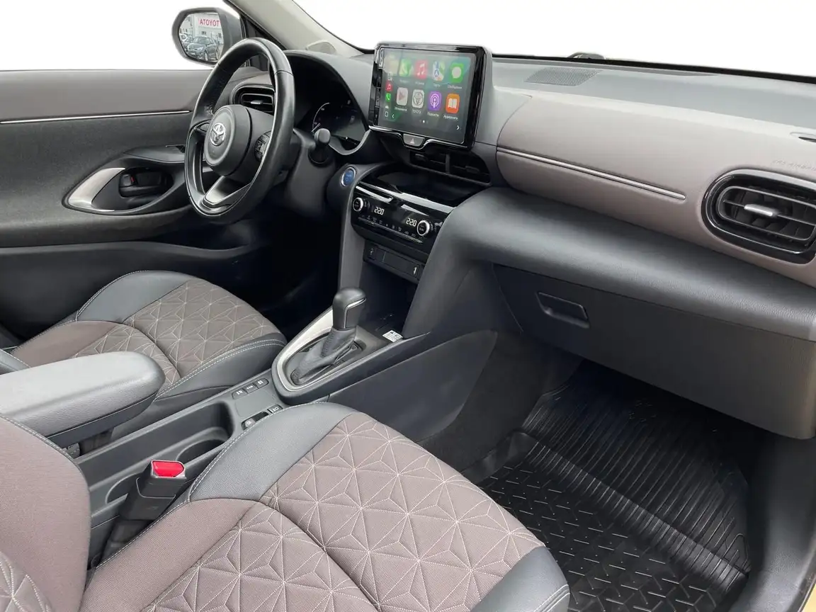 TOYOTA YARIS CROSS
