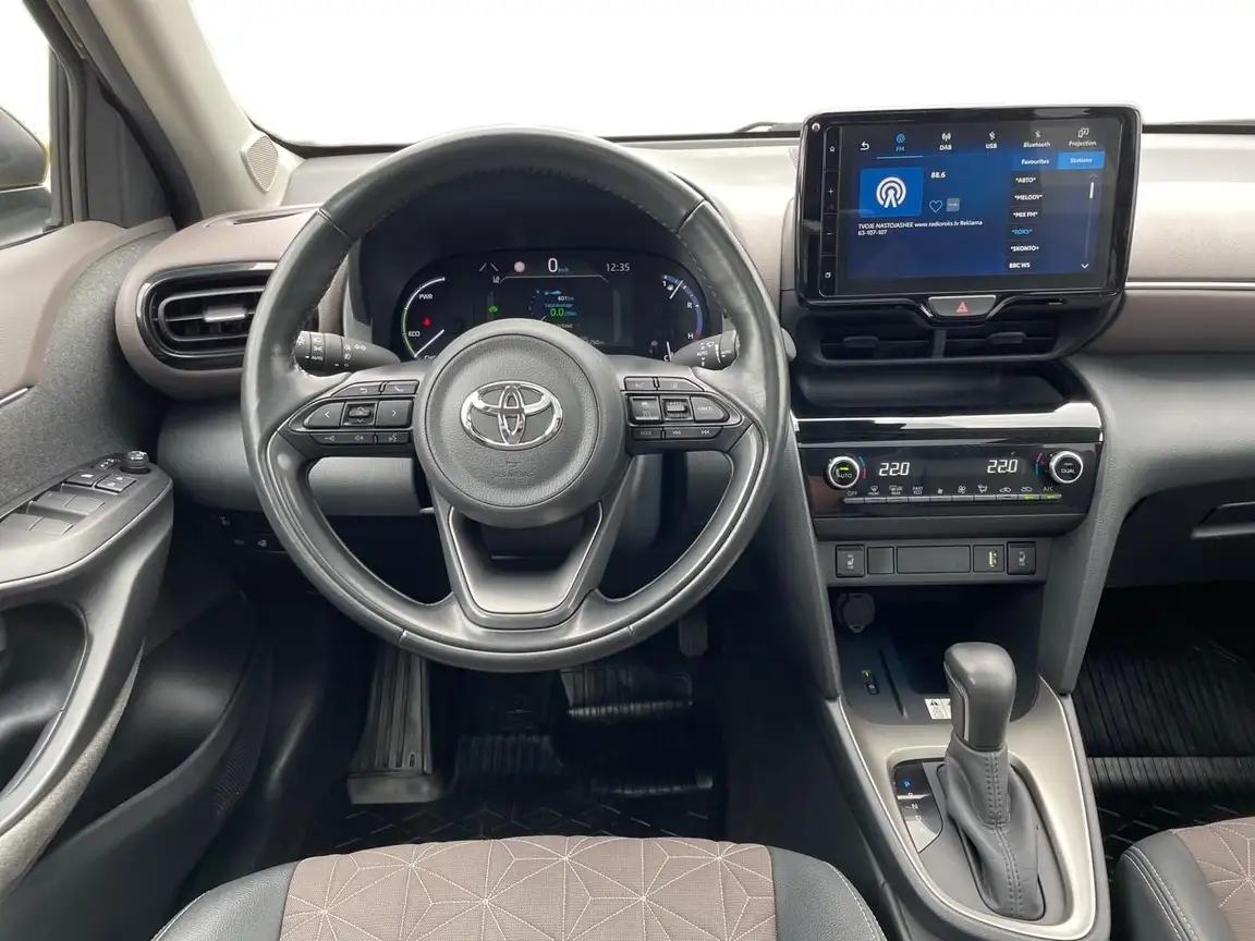 TOYOTA YARIS CROSS