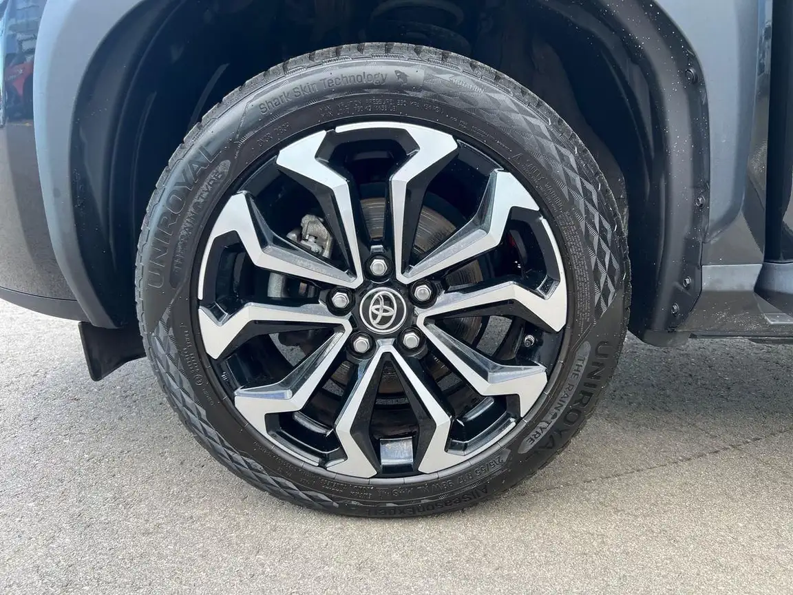 TOYOTA YARIS CROSS