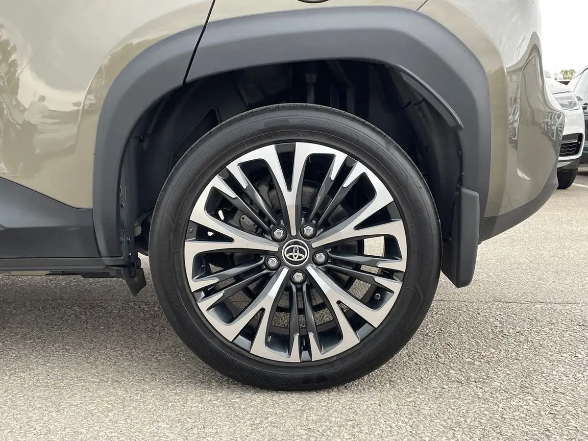 TOYOTA YARIS CROSS