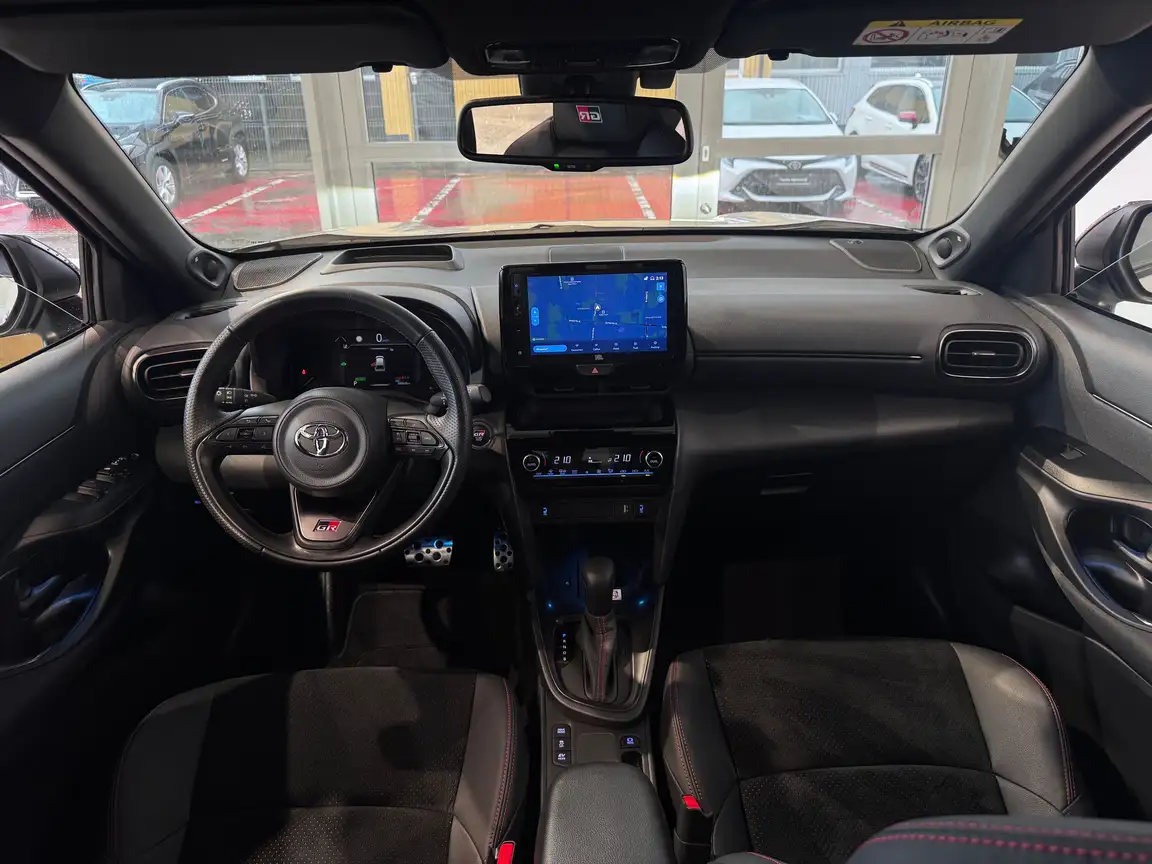 TOYOTA YARIS CROSS