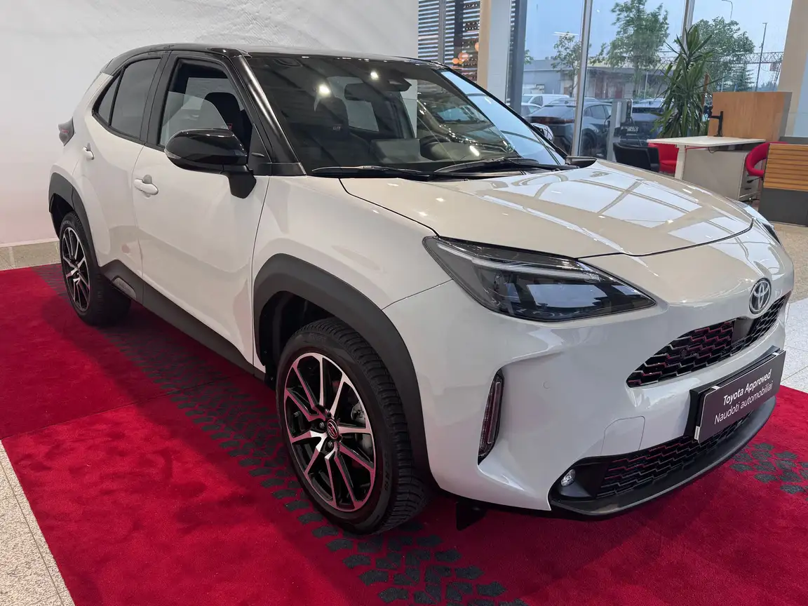 TOYOTA YARIS CROSS