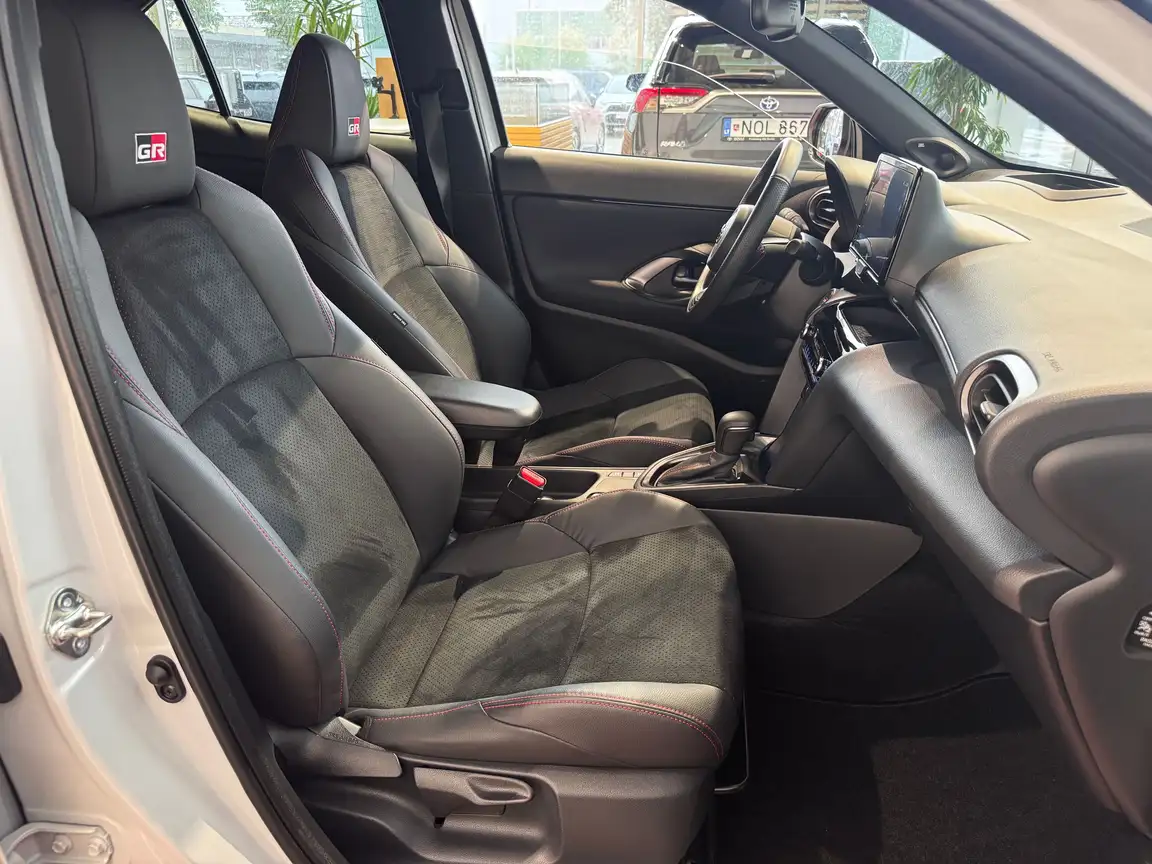 TOYOTA YARIS CROSS