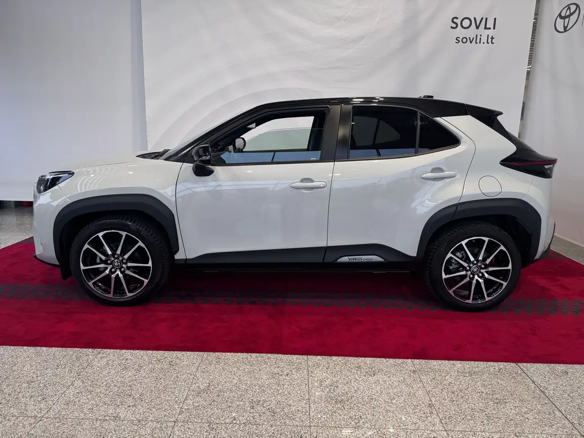TOYOTA YARIS CROSS
