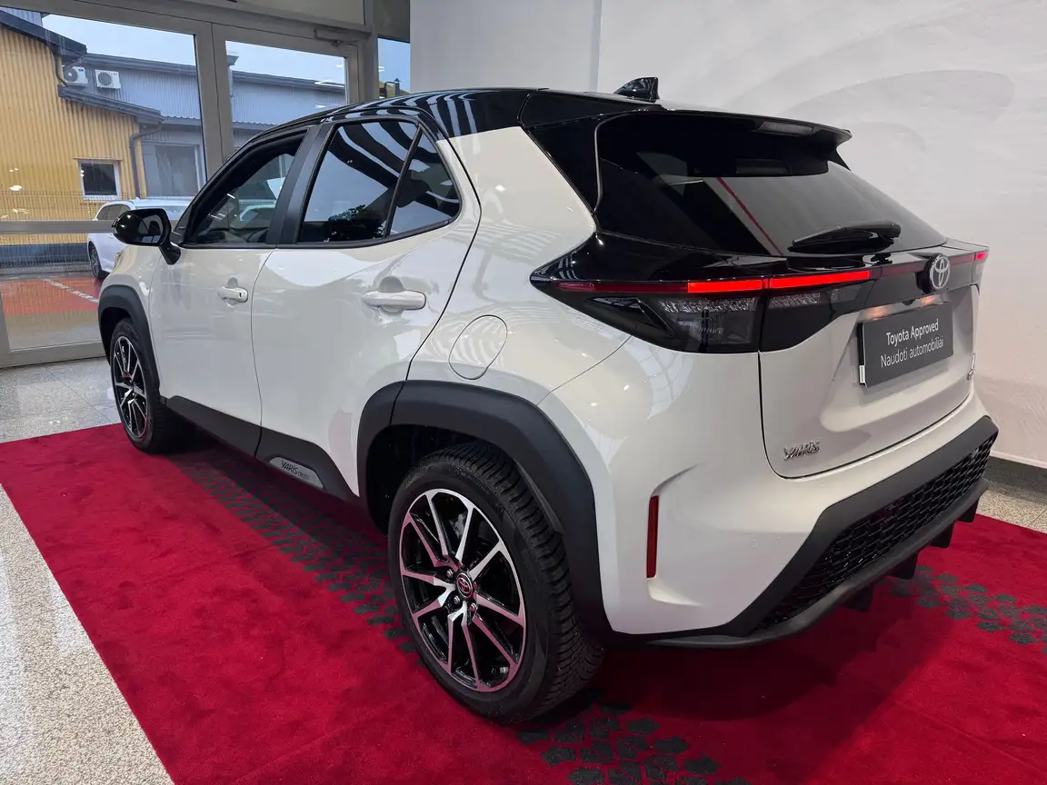 TOYOTA YARIS CROSS