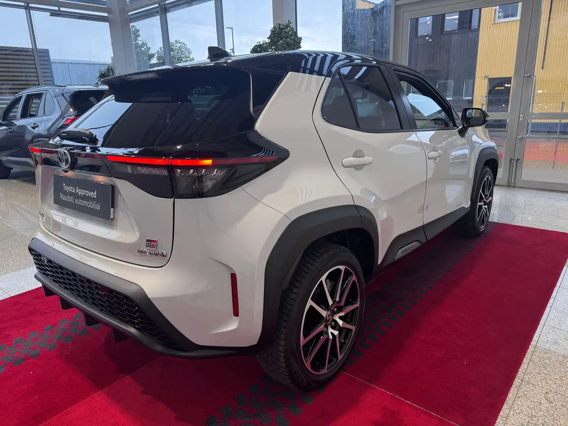 TOYOTA YARIS CROSS