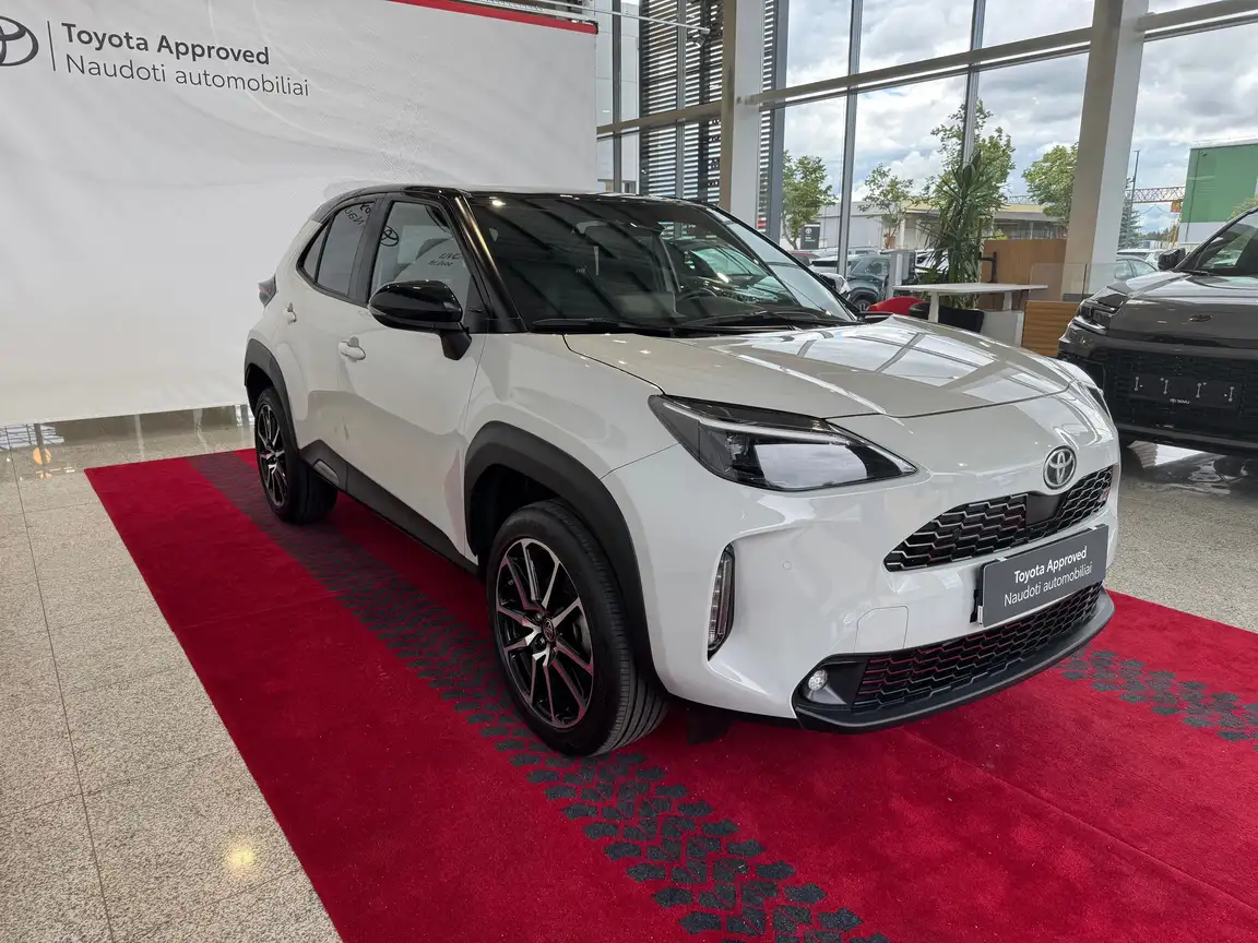 TOYOTA YARIS CROSS