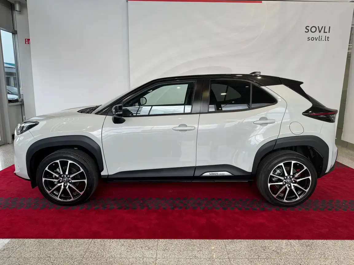 TOYOTA YARIS CROSS