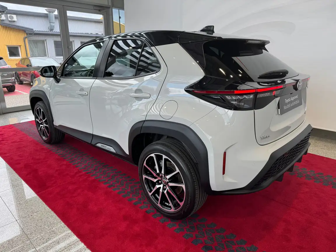 TOYOTA YARIS CROSS