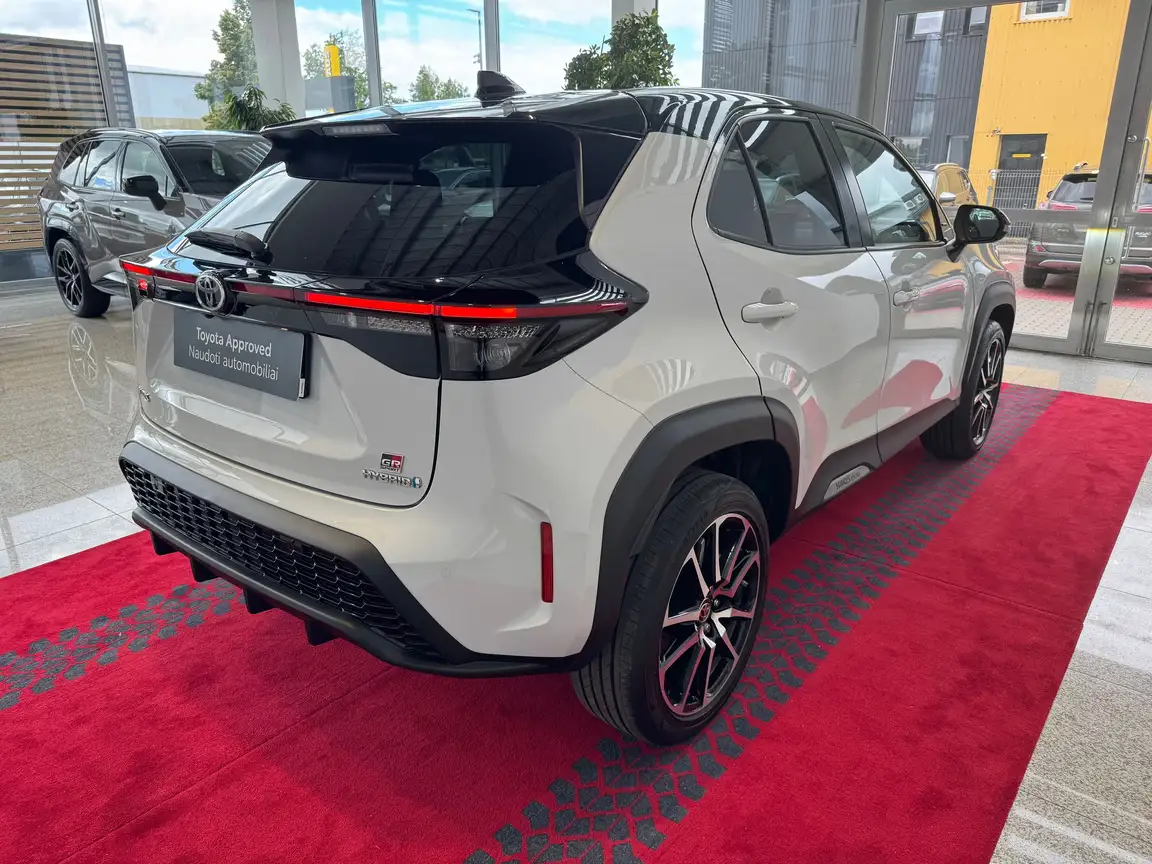 TOYOTA YARIS CROSS