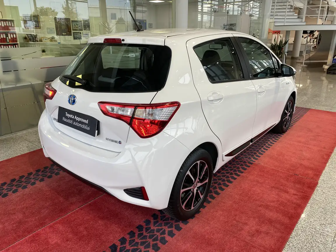 TOYOTA YARIS