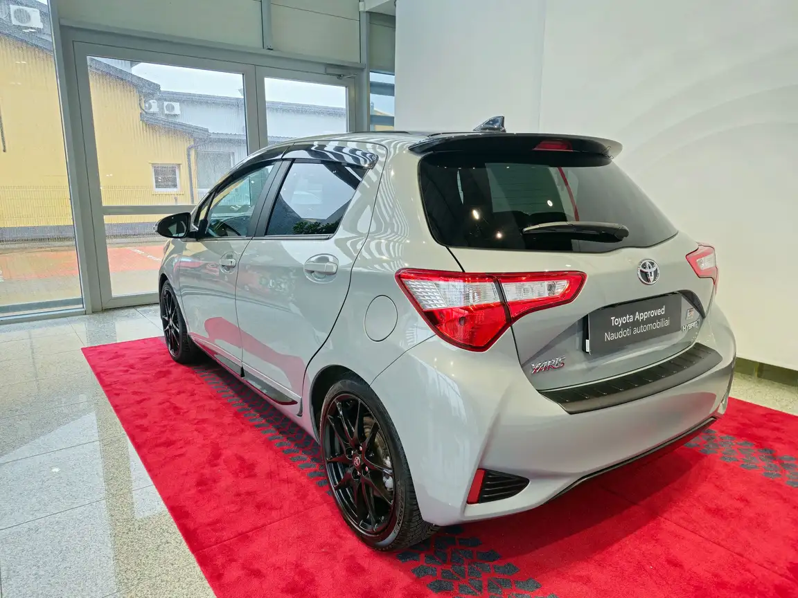 TOYOTA YARIS