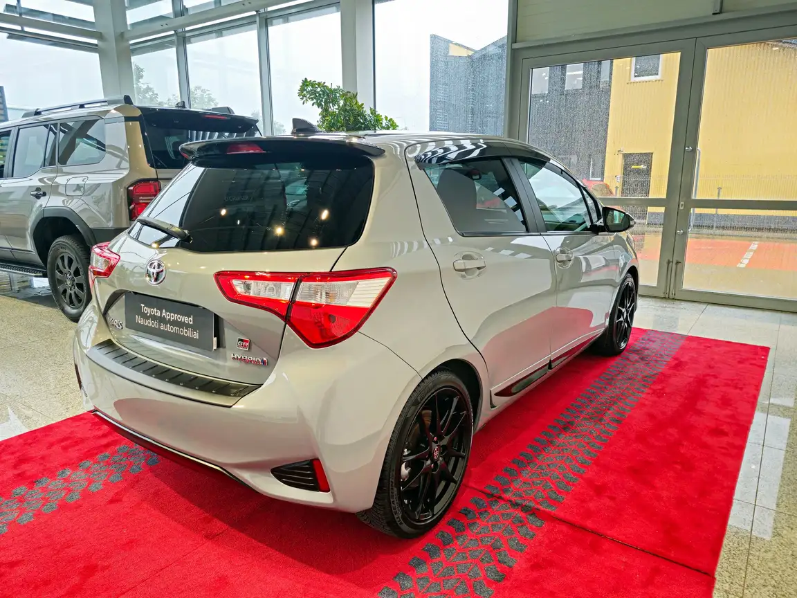 TOYOTA YARIS