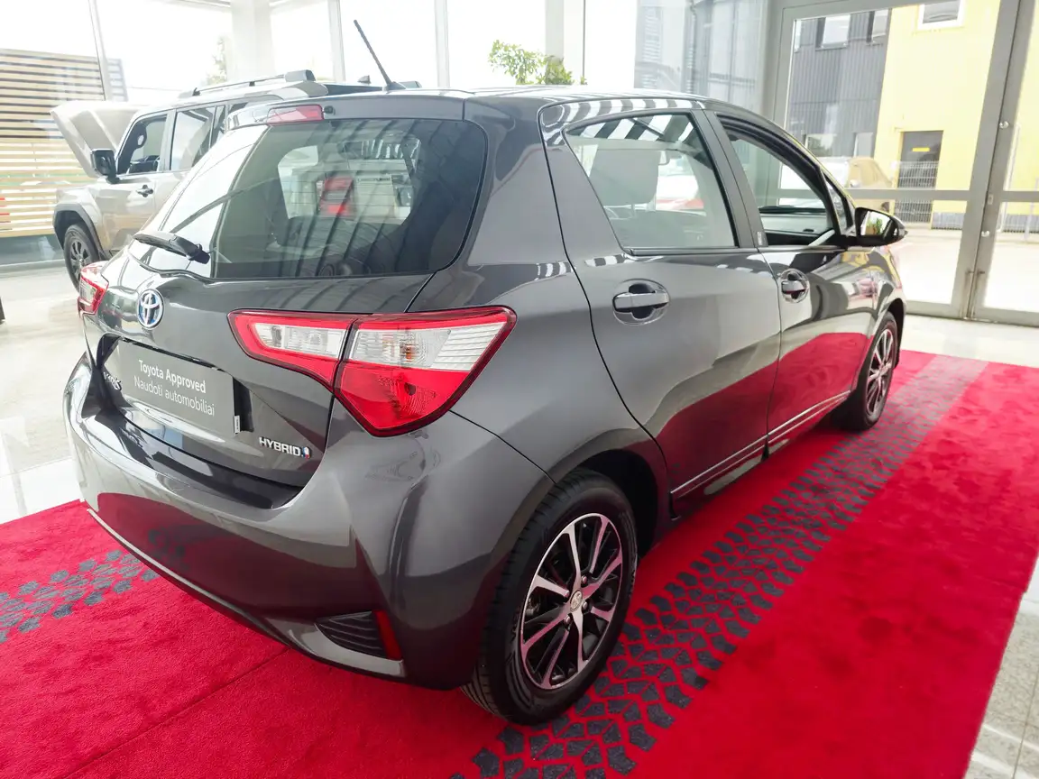 TOYOTA YARIS