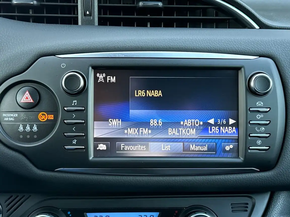 TOYOTA YARIS