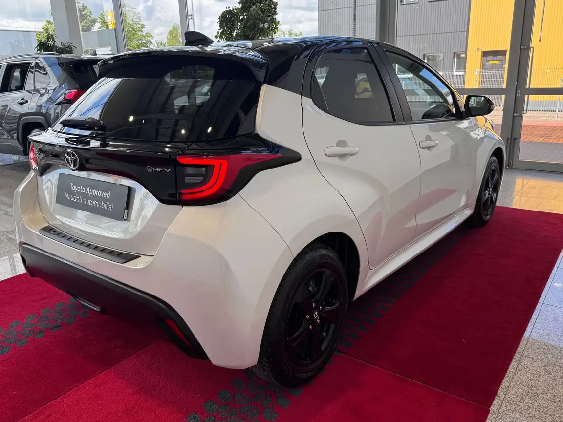 TOYOTA YARIS