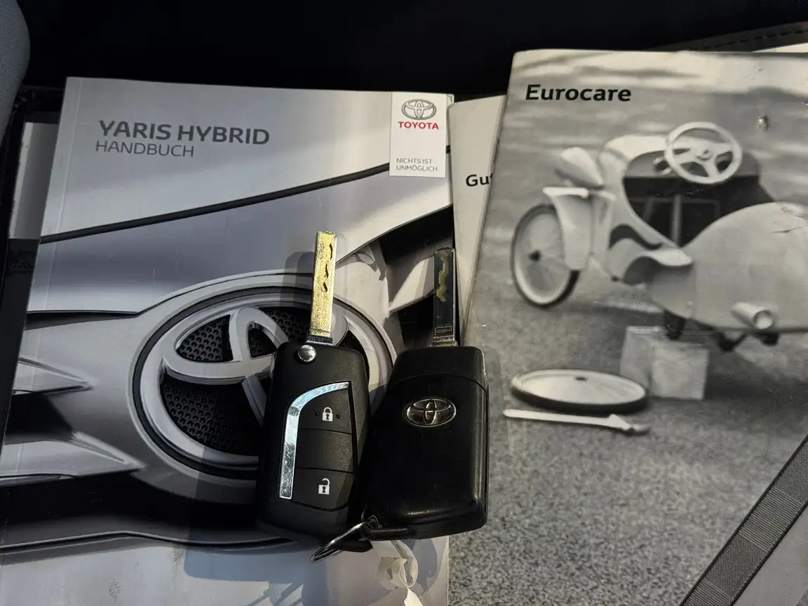 TOYOTA YARIS