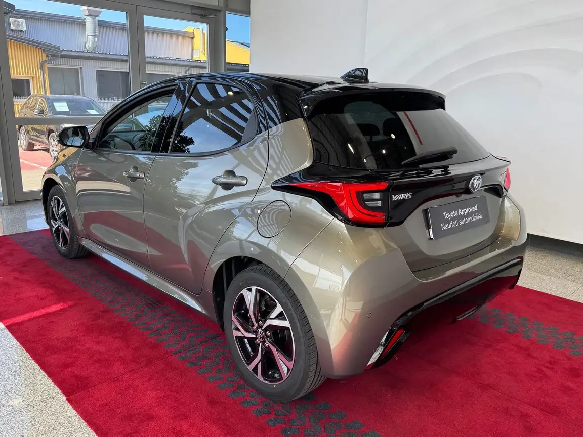 TOYOTA YARIS