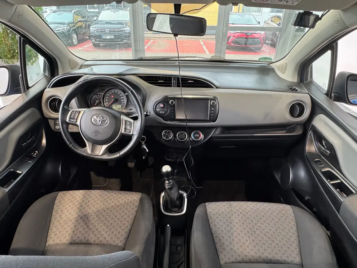 TOYOTA YARIS