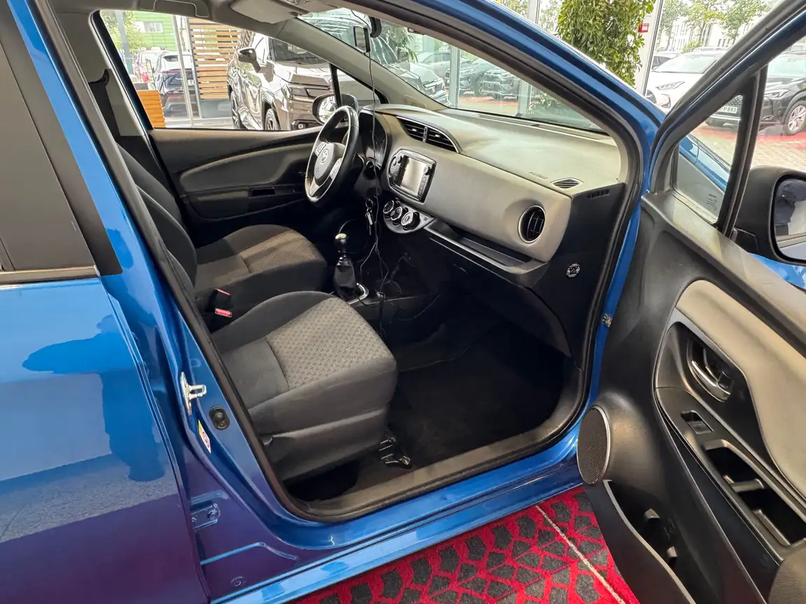 TOYOTA YARIS