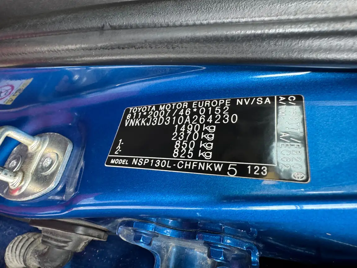 TOYOTA YARIS