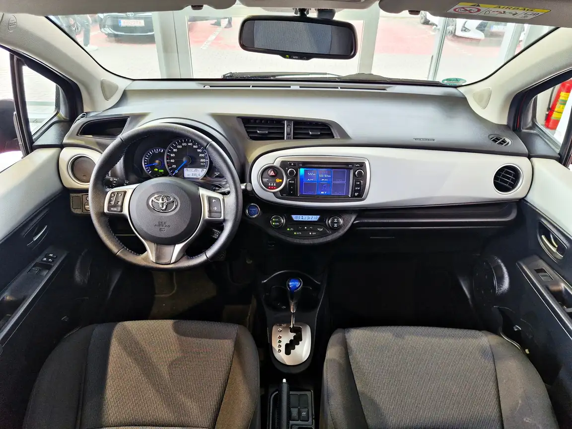 TOYOTA YARIS