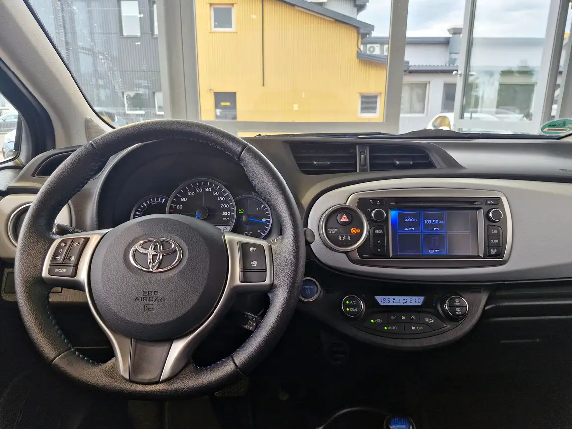 TOYOTA YARIS