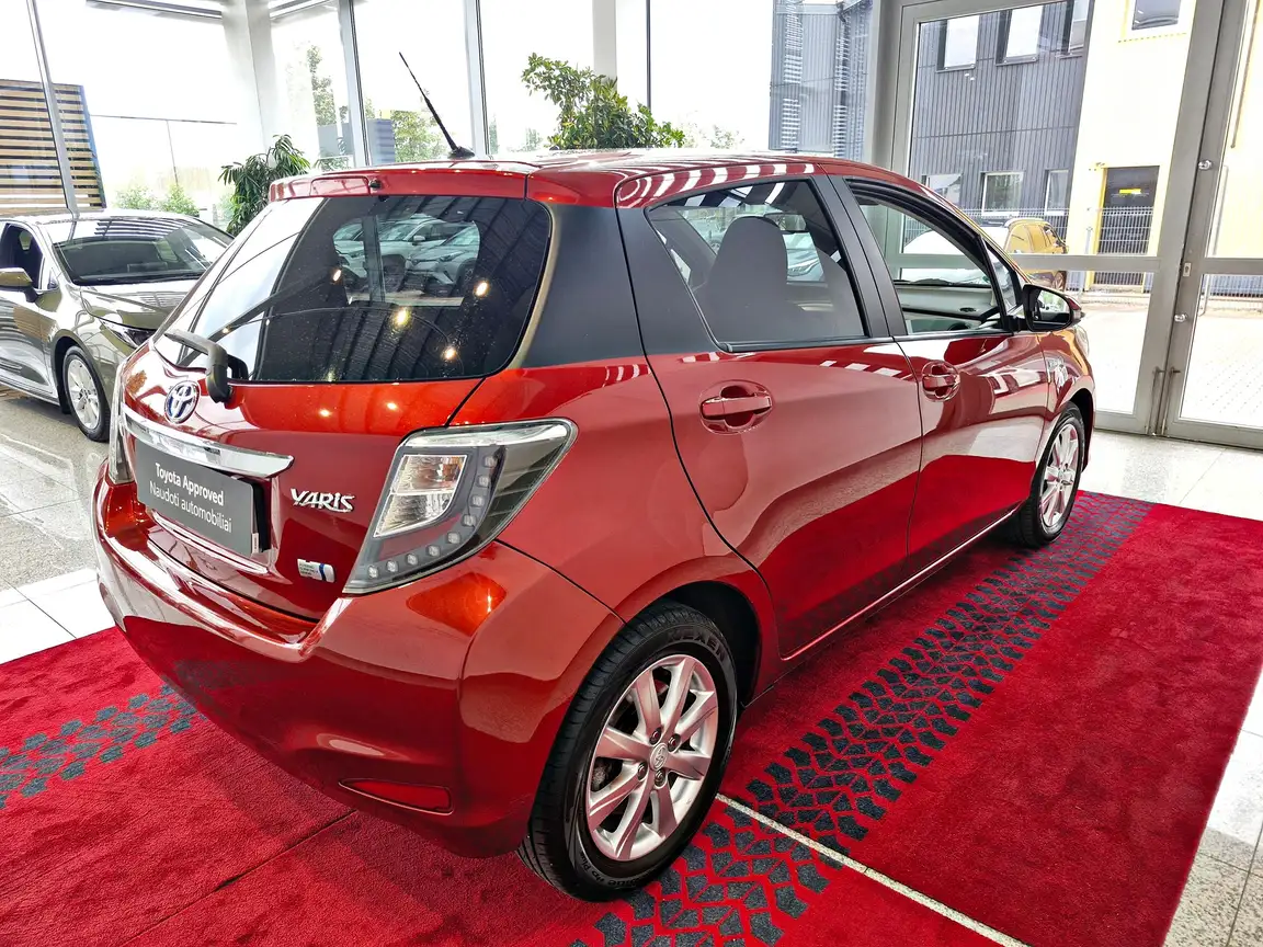 TOYOTA YARIS