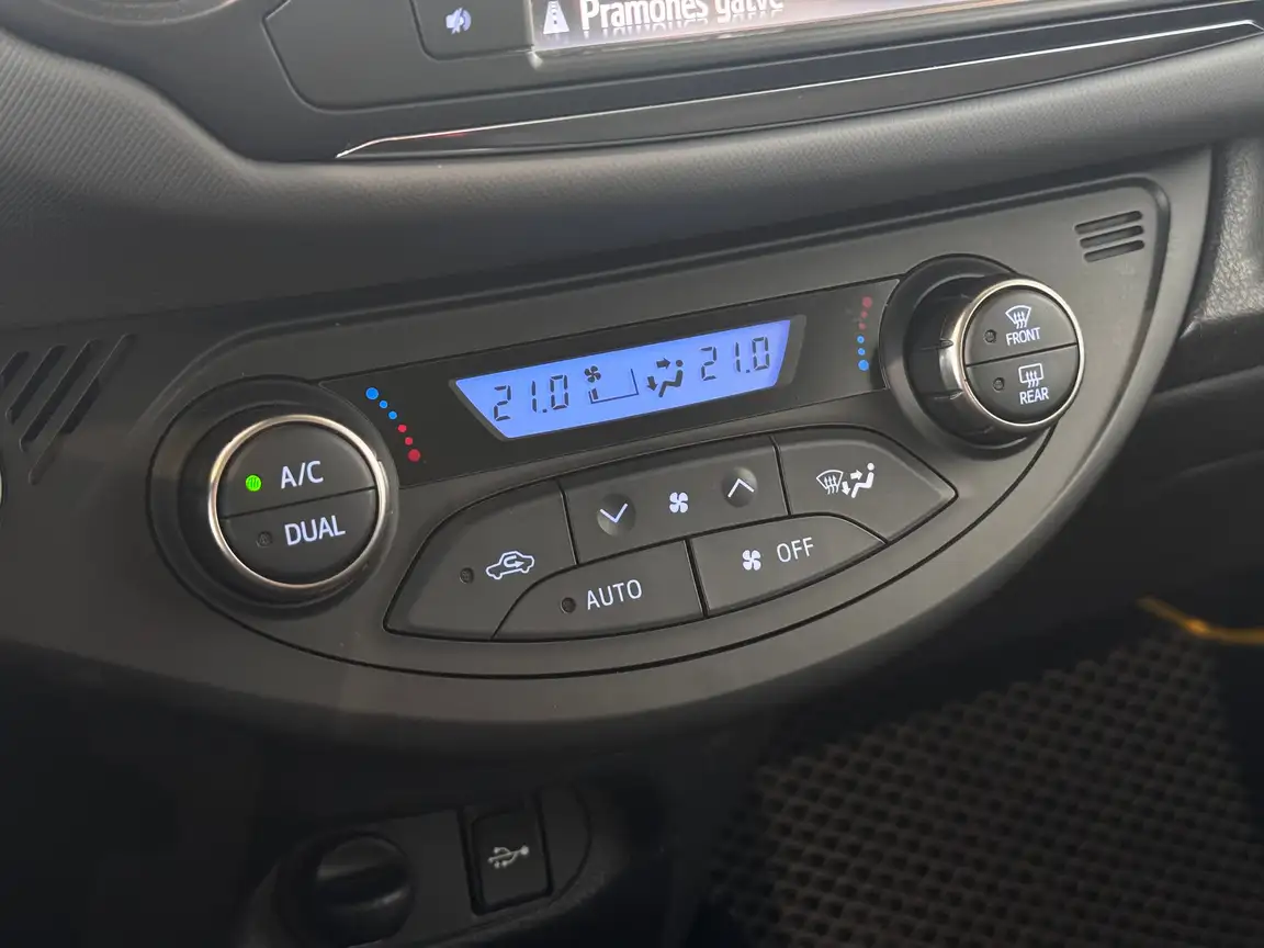TOYOTA YARIS