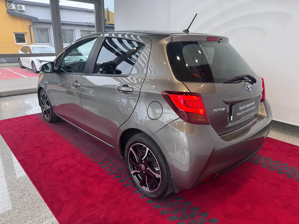 TOYOTA YARIS