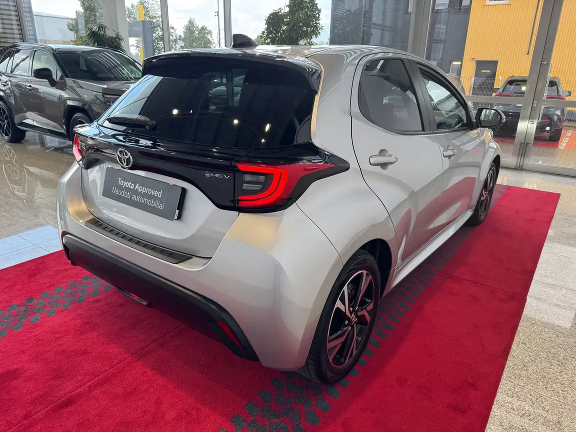 TOYOTA YARIS