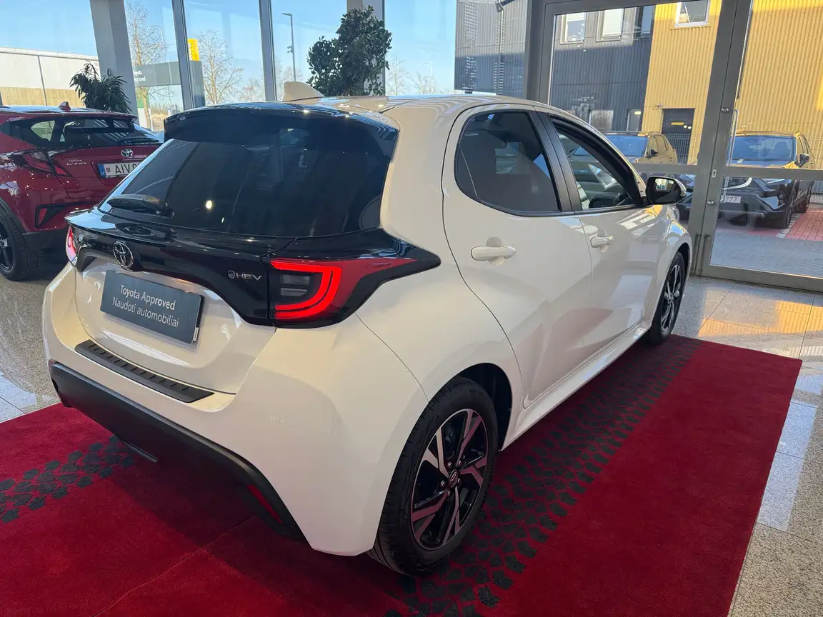 TOYOTA YARIS