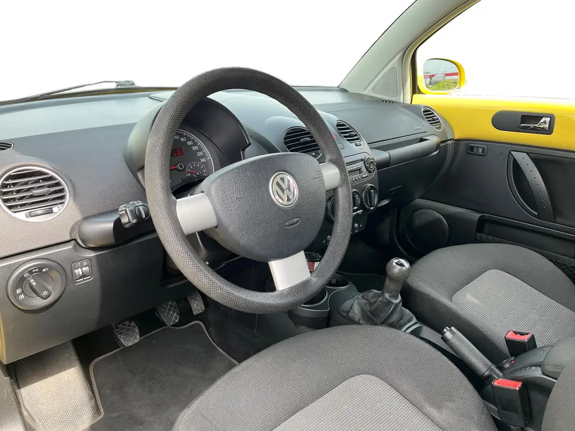 VOLKSWAGEN BEETLE