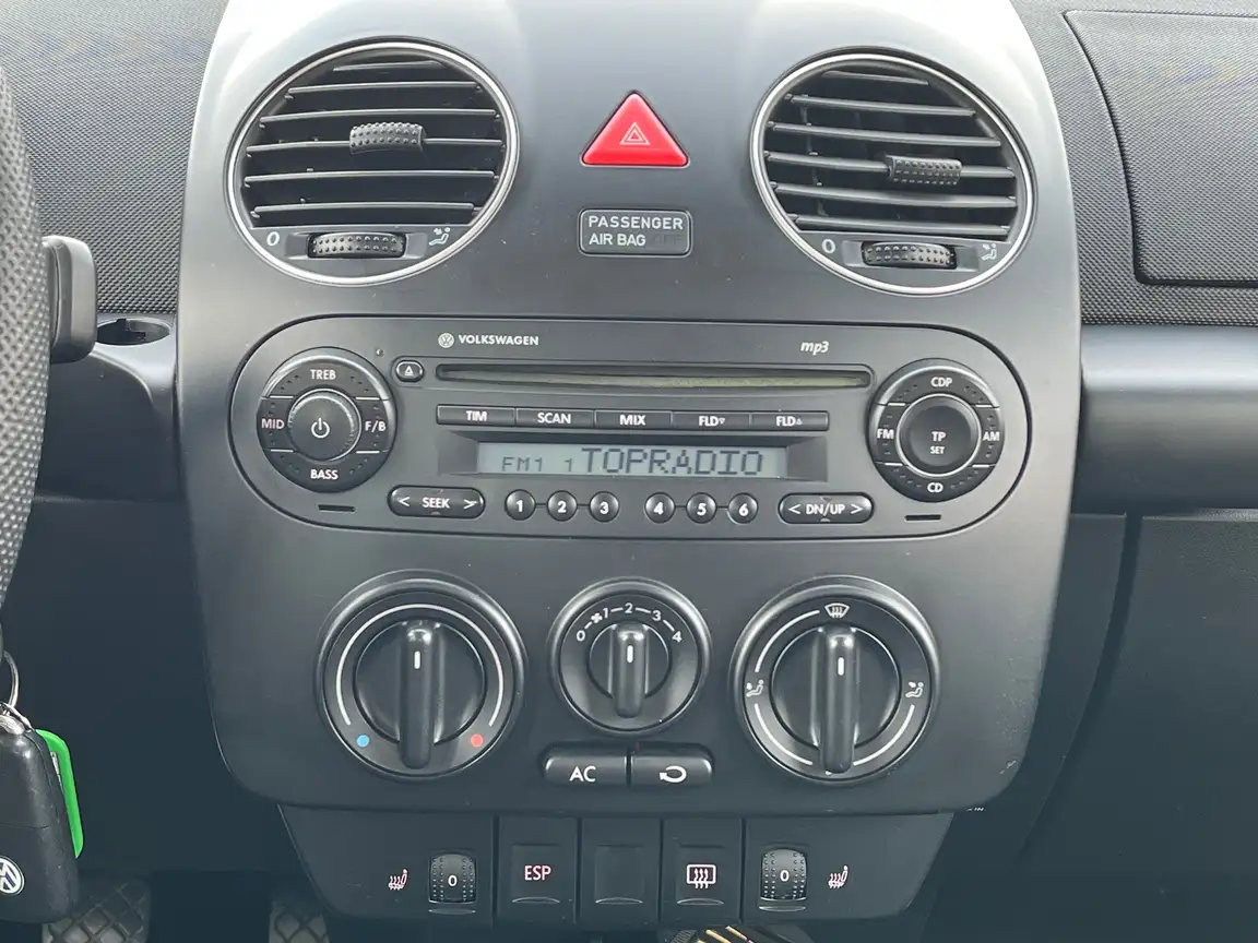 VOLKSWAGEN BEETLE
