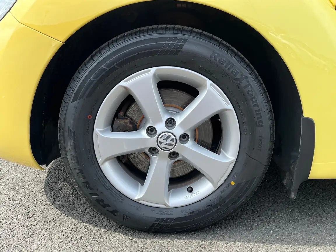 VOLKSWAGEN BEETLE