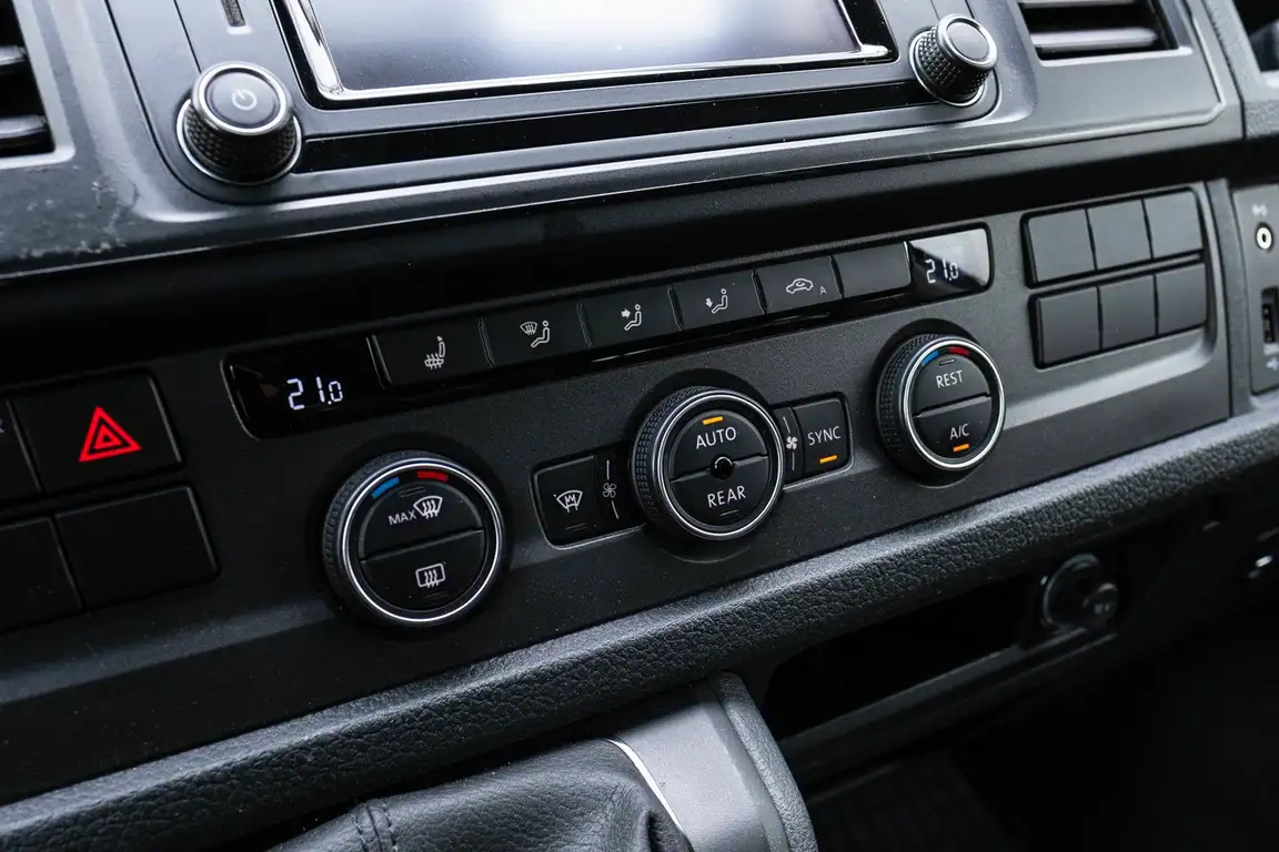VOLKSWAGEN CARAVELLE