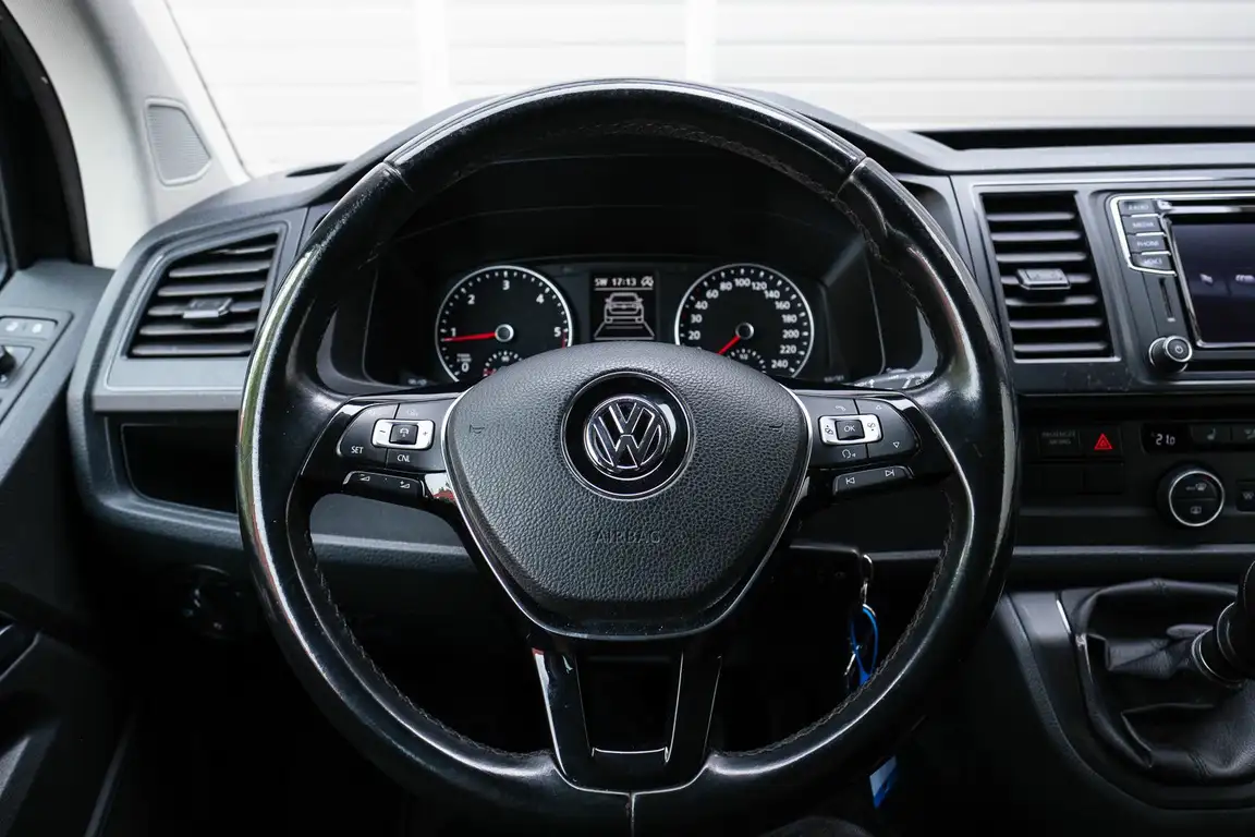 VOLKSWAGEN CARAVELLE