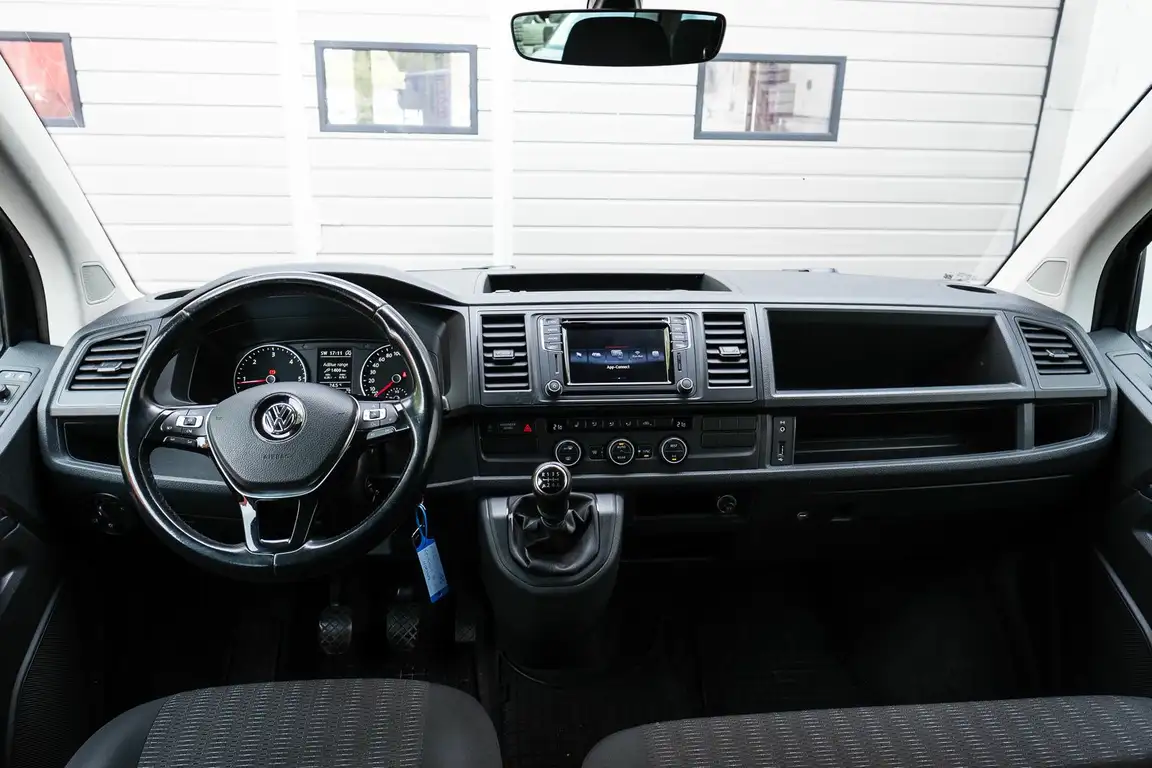 VOLKSWAGEN CARAVELLE